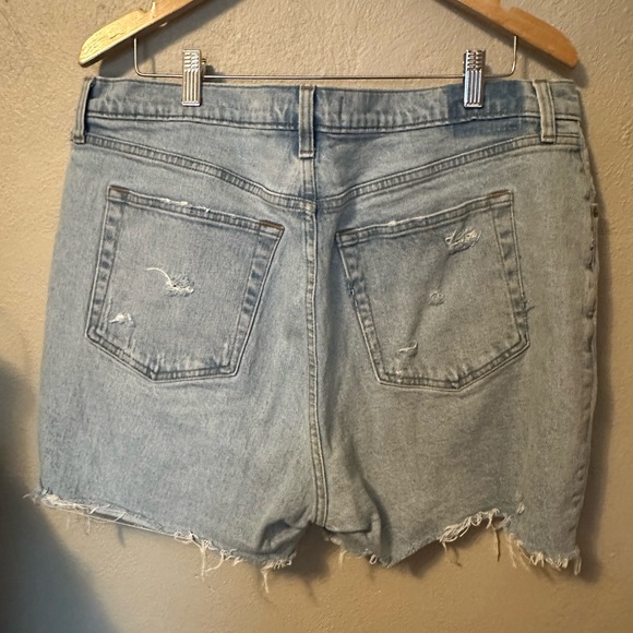 Abercrombie Curve Love Shorts - Picture 3 of 3